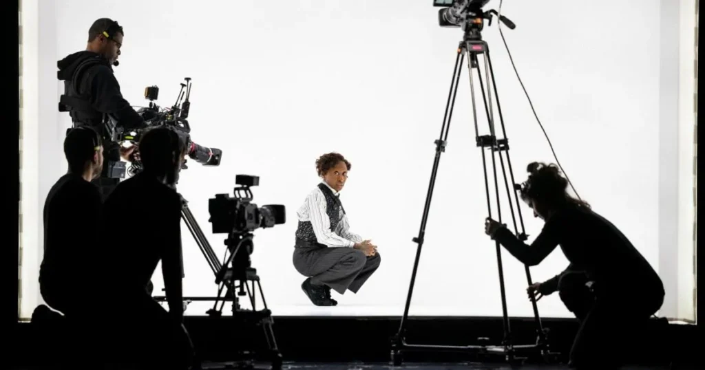 Cynthia Erivo Masters 23 Roles in Daring One-Girl Dracula Cynthia Erivo Masters 23 Roles in Daring One-Girl Dracula