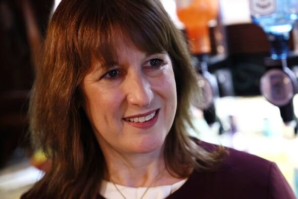 Save £50 Month-to-month in ISAs Now Earlier than Money Restrict Drops in 2027 Save £50 Month-to-month in ISAs Now Earlier than Money Restrict Drops in 2027