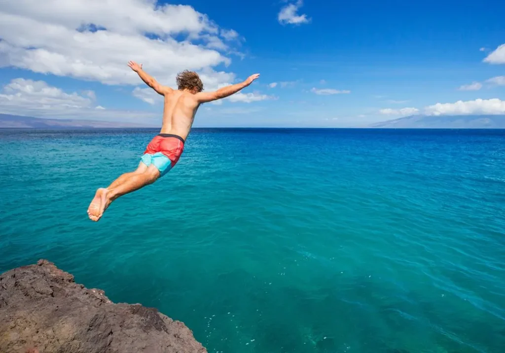 Why Social Media Sparks Dangerous Habits in Younger Vacationers