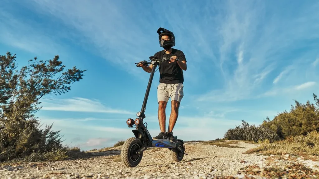 Isinwheel GT4 Twin Motor Scooter: £420 Off, Now Simply £879