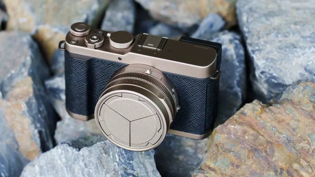 Panasonic Lumix L10 Preorders: Costs, Retailers, Gold Version
