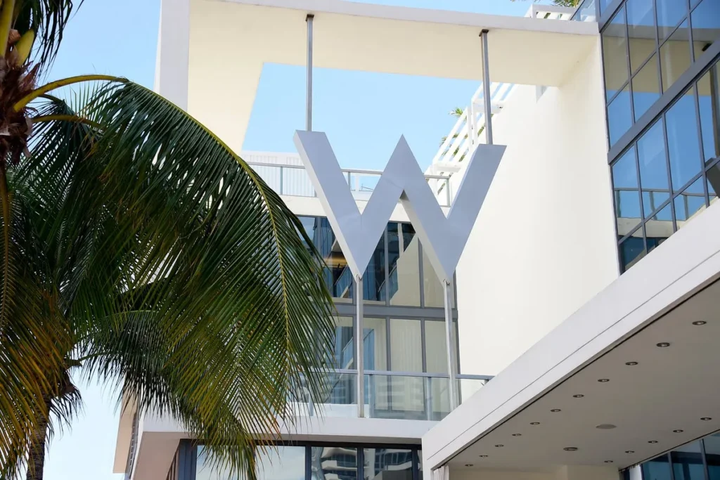 W Lodge Visitor Suffers Extreme Mind Damage After Strolling Into Glass Door