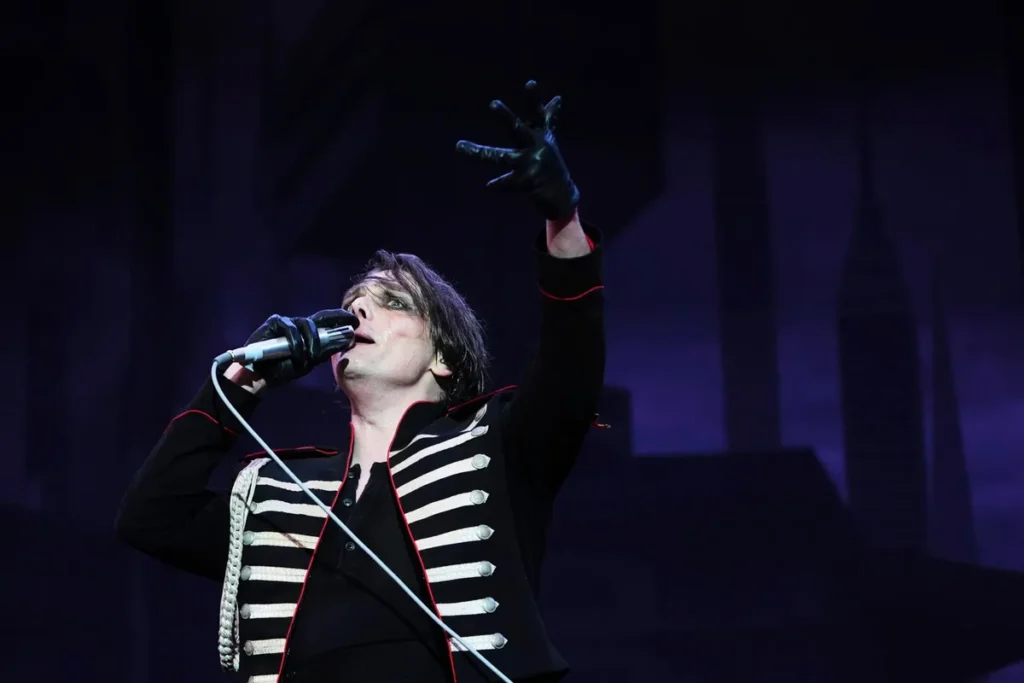My Chemical Romance’s Gerard Approach Burps on Stage, Delighting Followers My Chemical Romance’s Gerard Approach Burps on Stage, Delighting Followers