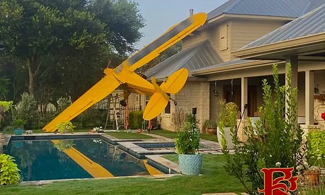 Pilot Survives Airplane Crash on Texas Mansion Roof Pilot Survives Airplane Crash on Texas Mansion Roof