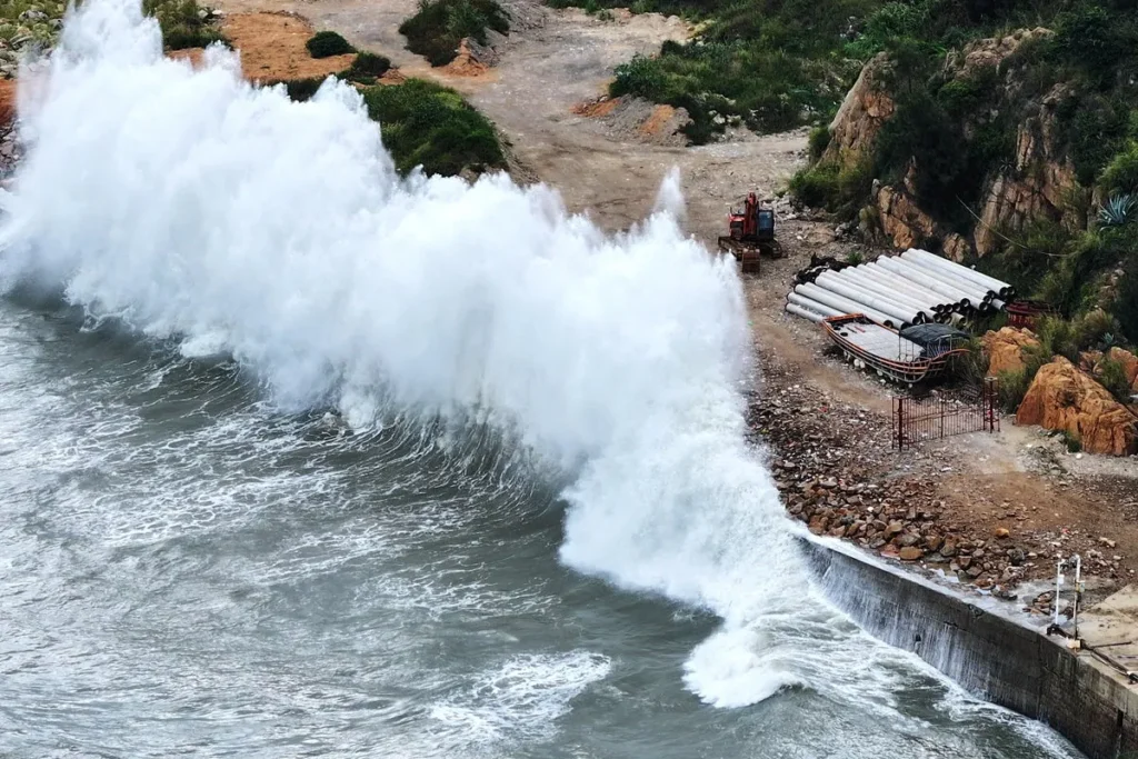 Hurricane Dolphin Hits China’s Coast With Heavy Rain, Flooding Fears